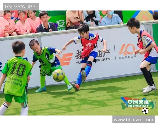 足球传奇归来 重燃赛场激情 与年轻力量激烈碰撞