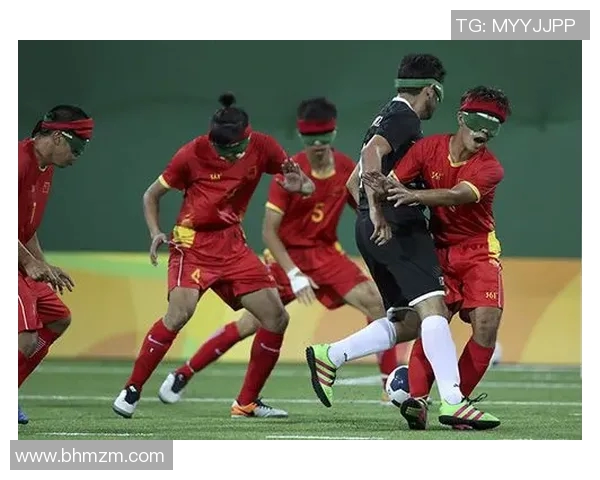 足球巨星意外接球失误全场哗然技艺精湛却难逃瞬间尴尬